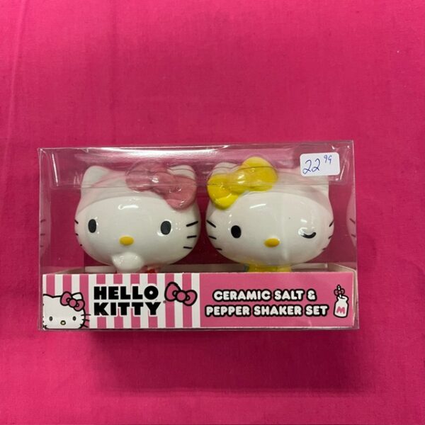 Hello Kitty - Ceramic Salt and Pepper Shaker Set