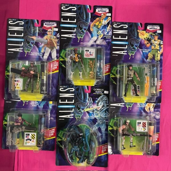 Aliens Figures & Comics - All